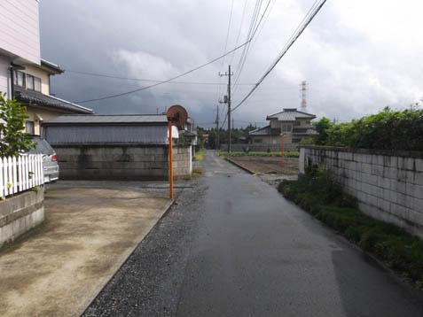 Local photos, including front road. It is a low-volume road.