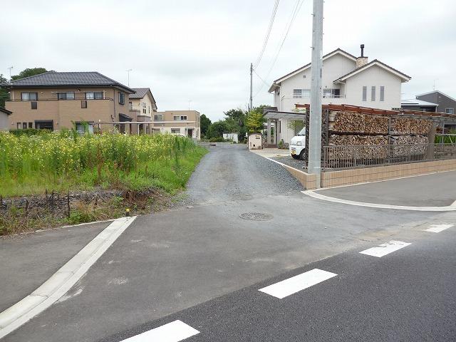 Local photos, including front road. Local (July 2013) Shooting