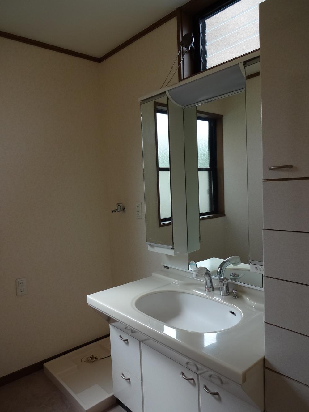 Wash basin, toilet. Indoor (July 2013) Shooting