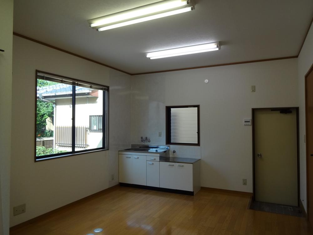 Non-living room. office