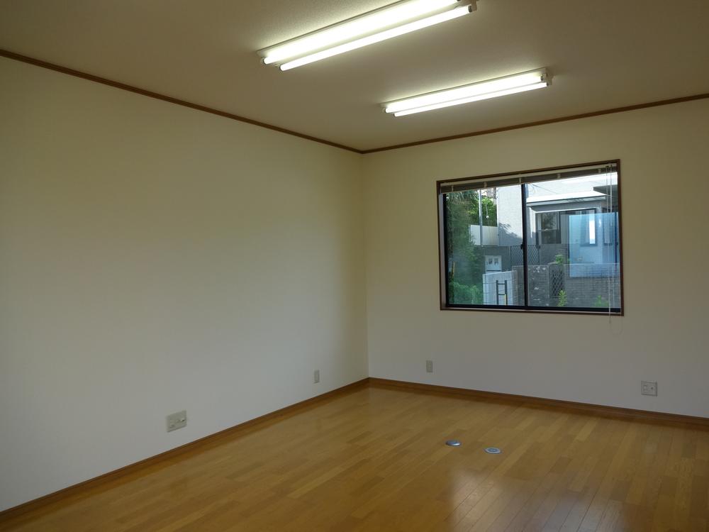 Non-living room. office