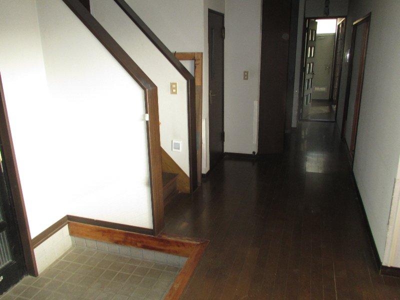 Other introspection. Entrance ~ Corridor