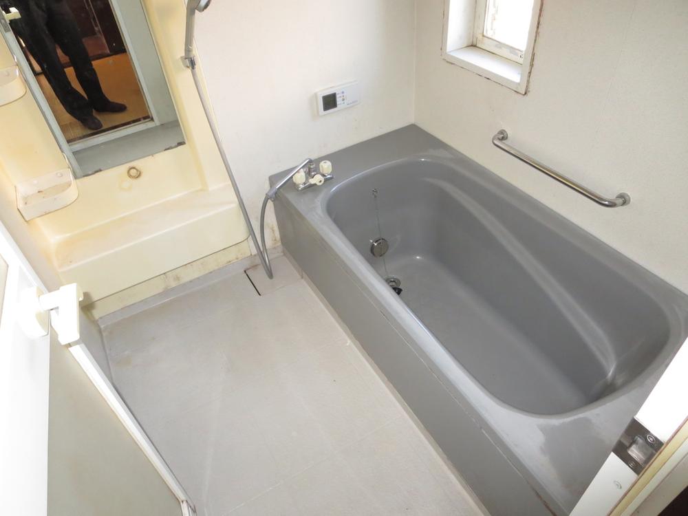Bathroom. It will be renovation before the bathroom. 