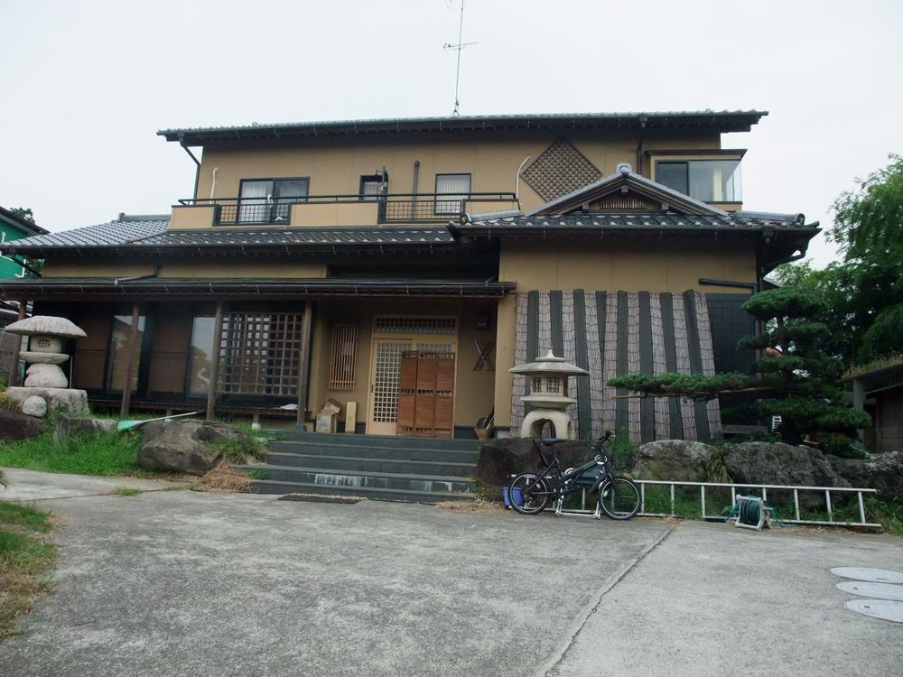 Local appearance photo