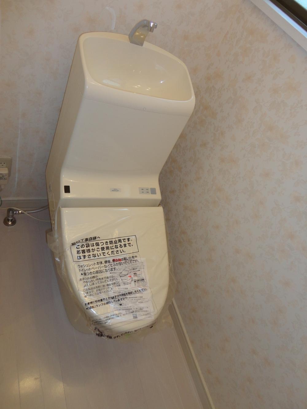 Toilet. Indoor (10 May 2013) Shooting