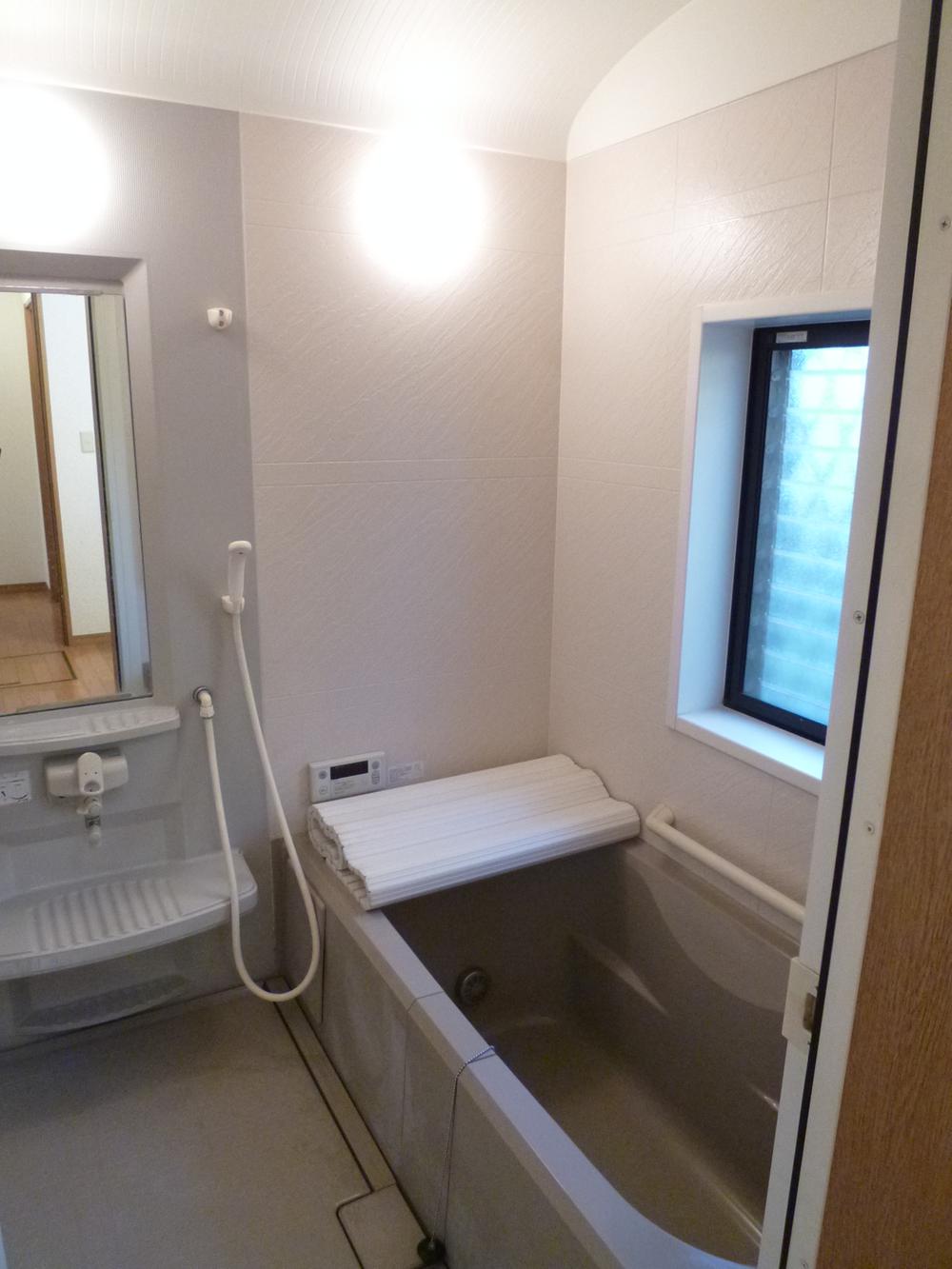 Bathroom. Indoor (12 May 2012) shooting