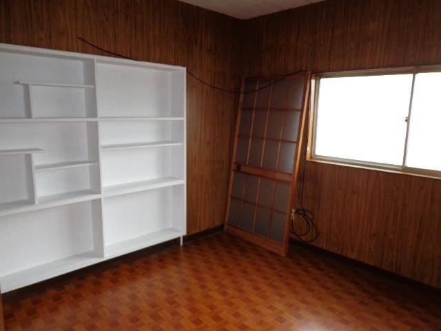 Non-living room. 2 Kaiyoshitsu