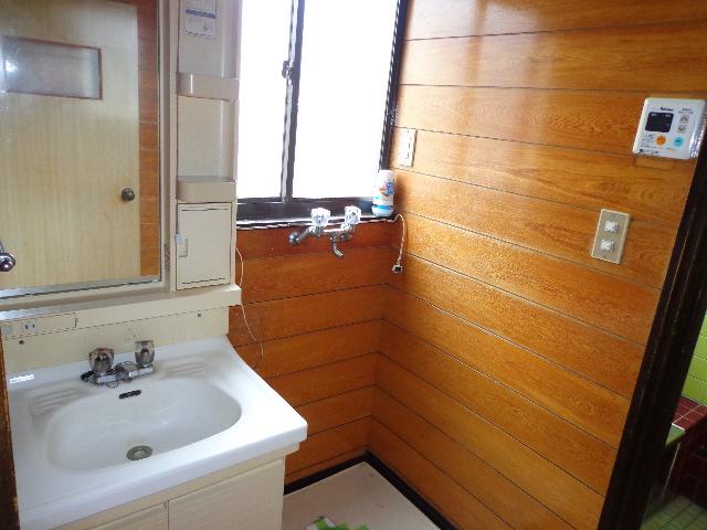 Wash basin, toilet