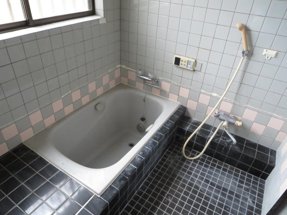 Bathroom. It will be renovation before the bathroom. 
