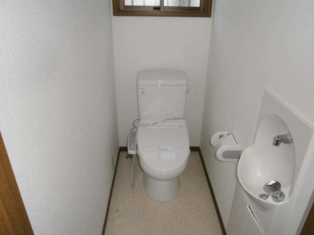 Toilet. Indoor (11 May 2013) Shooting