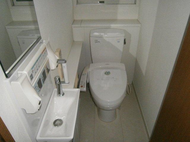 Toilet. Local (September 2013) Shooting
