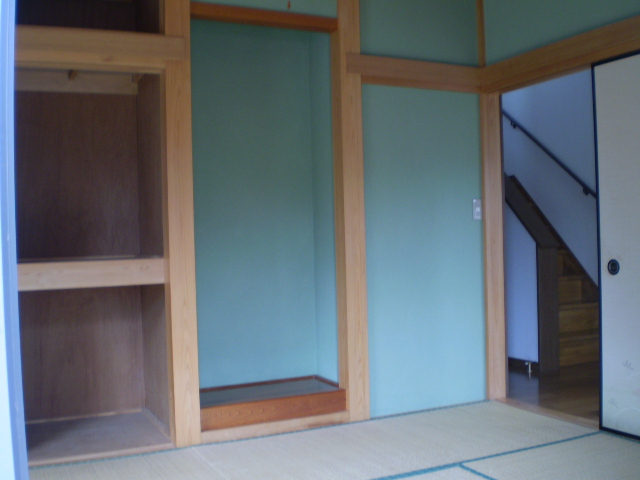 Living and room. Alcove with a Japanese-style room! 