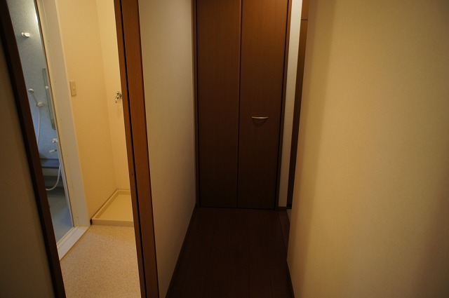 Receipt. Convenient front door storage