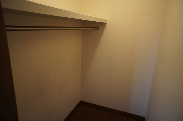 Receipt. Walk-in closet