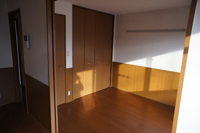 Living and room. South Western-style large closet equipped