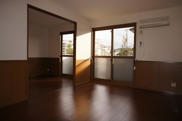 Living and room. Spacious living room of sunny 12 Pledge