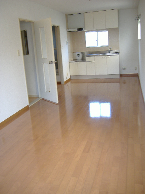 Living and room. 13.5 is a large living of quires.