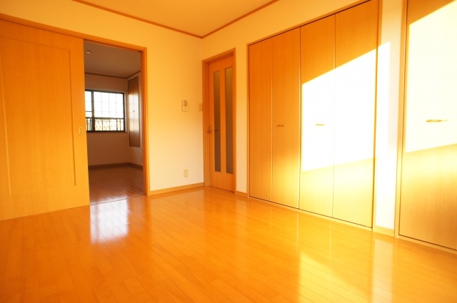 Living and room. Storage rich Western-style