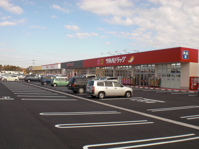 Shopping centre. Across 500m to Plaza (shopping center)