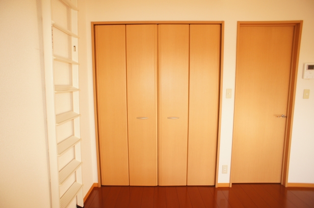 Receipt. Large closet equipped