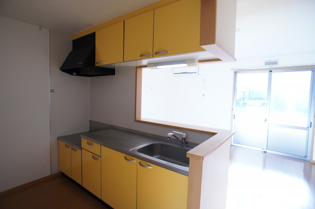 Kitchen. Counter kitchen living room overlooking