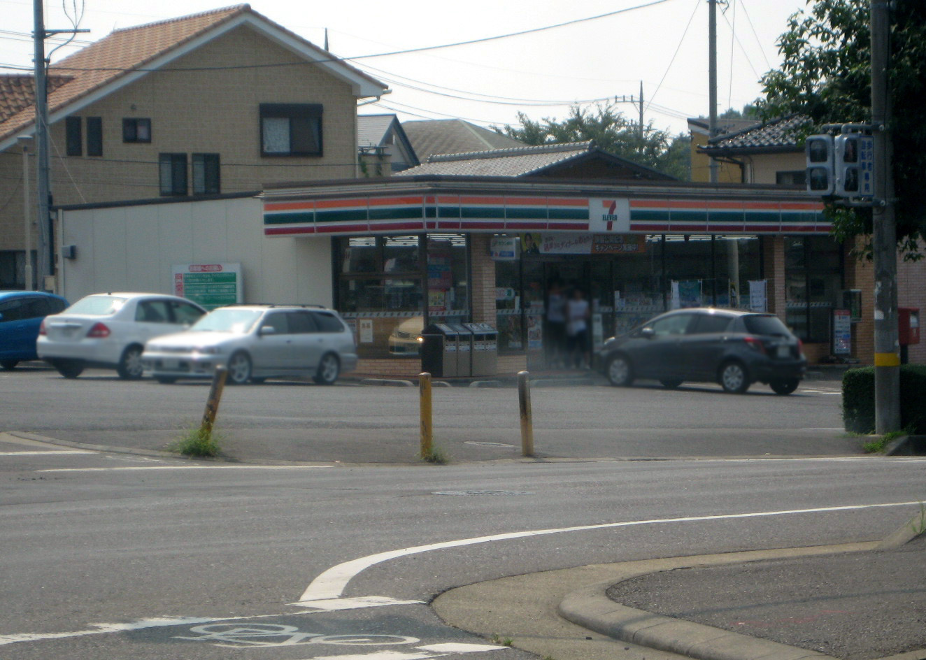 Convenience store. 170m to Seven-Eleven (convenience store)