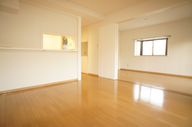 Living and room. Counter Kitchen Living