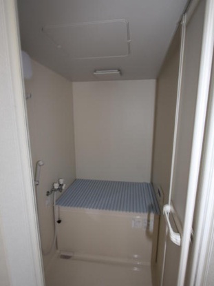 Bath. Bathing with a reheating hot water supply