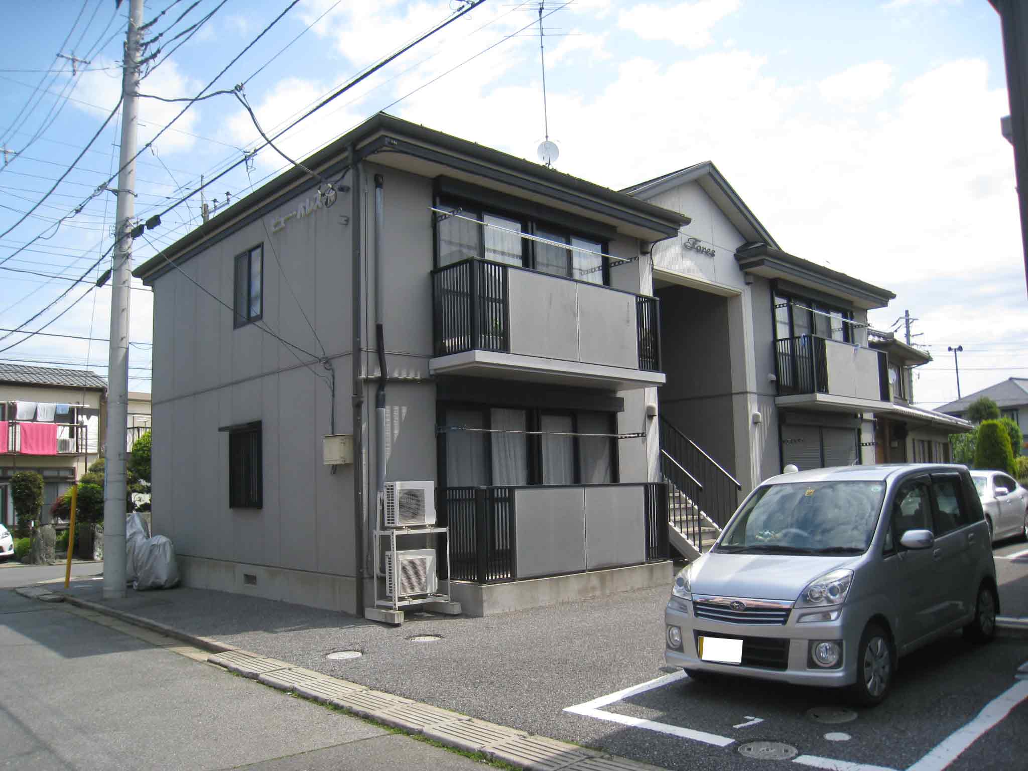 Building appearance. The surroundings are quiet residential area