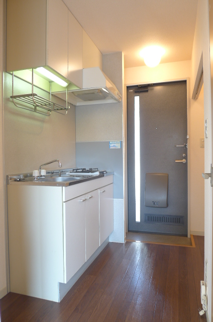 Kitchen. Upper and lower storage space there is in the kitchen