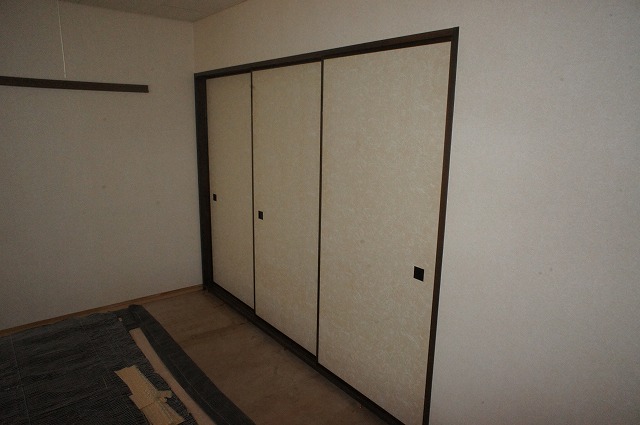 Receipt. With convenient closet