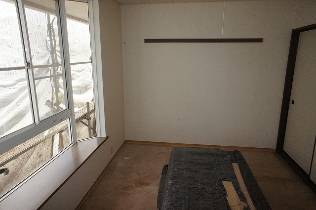 Living and room. Stylish with bay windows