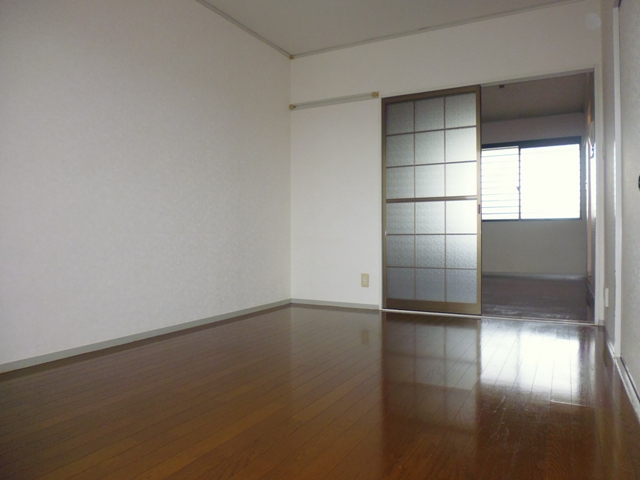 Living and room.  ※ Flooring