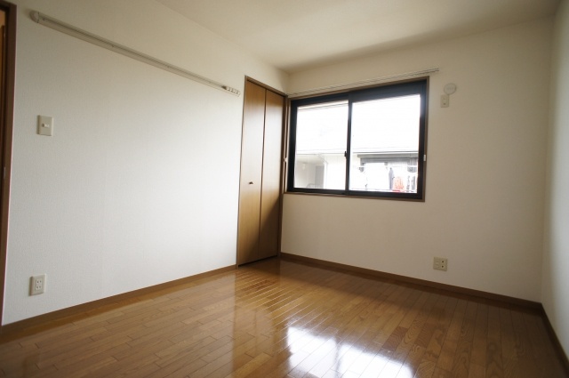 Living and room. Closet with a Western-style