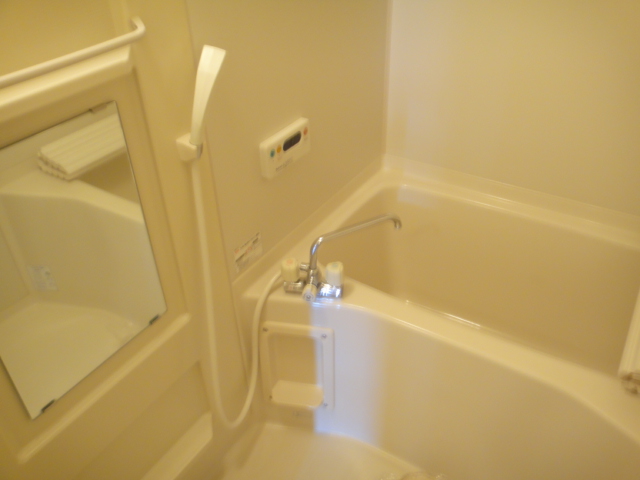 Bath. Slowly Bathing with reheating hot water supply