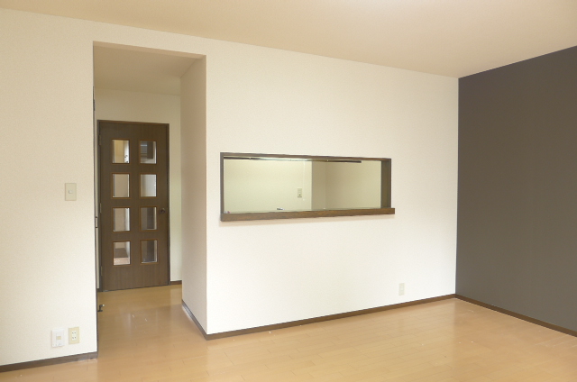 Living and room. Popular face-to-face kitchen