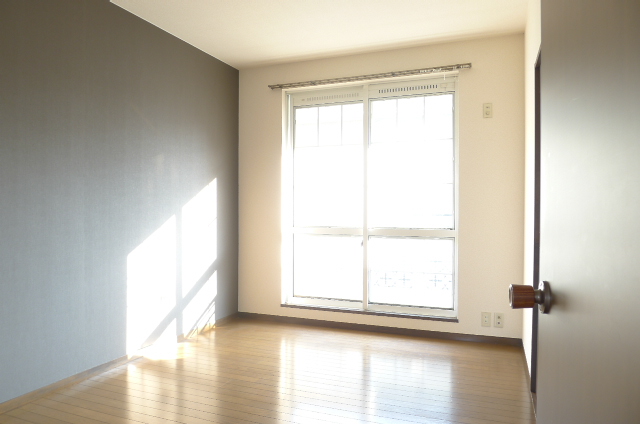 Living and room. Accent Cross of muted colors