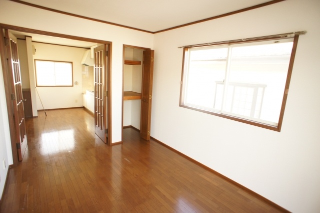 Living and room. South-facing bright living