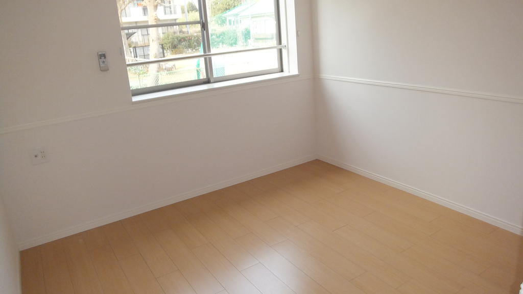 Other room space. North Western-style