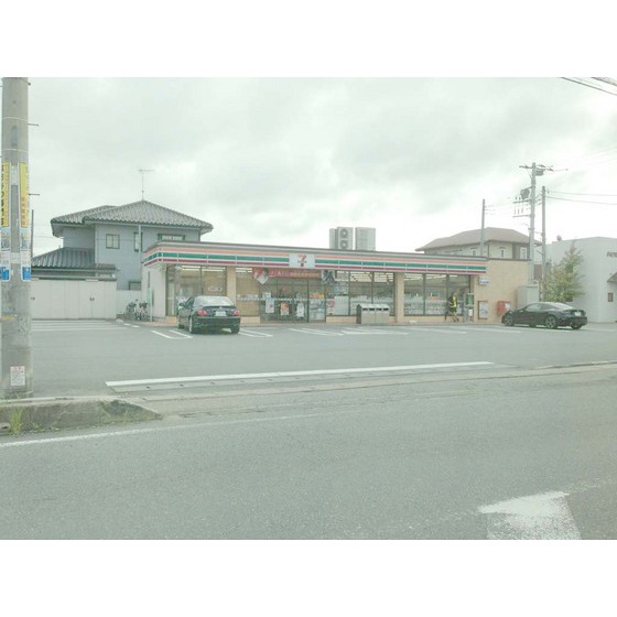 Convenience store. 280m to Seven-Eleven (convenience store)