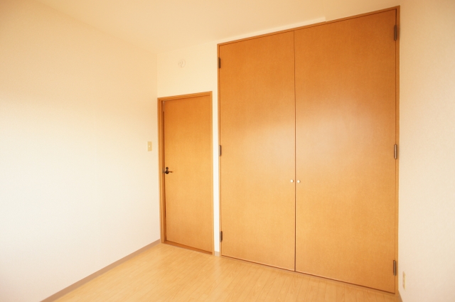 Receipt. Large closet