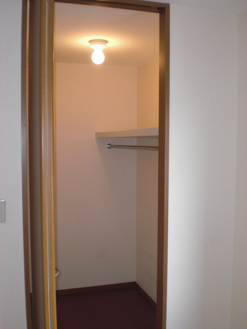 Receipt. Walk-in closet