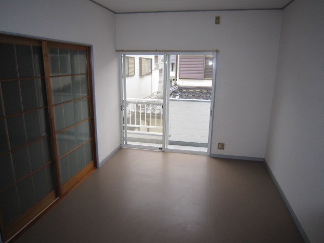 Living and room. South-facing bright living