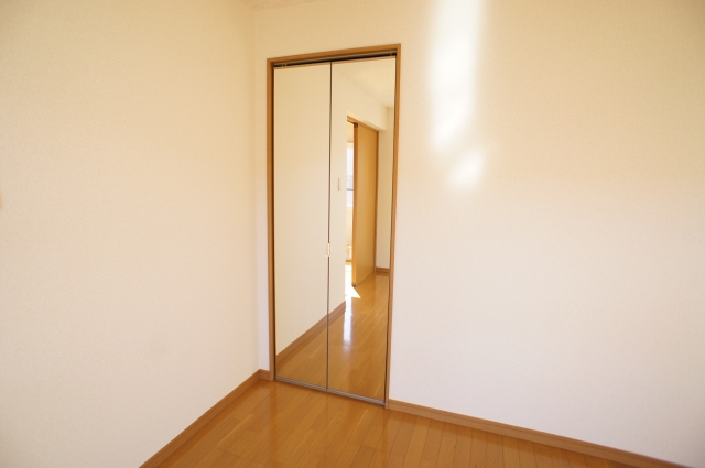 Receipt. With mirror closet equipped