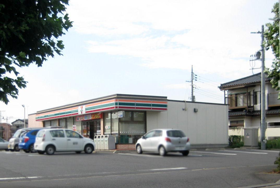 Convenience store. Seven-Eleven (convenience store) up to 100m