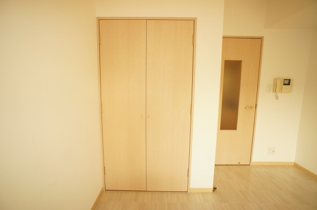 Receipt. Large closet equipped