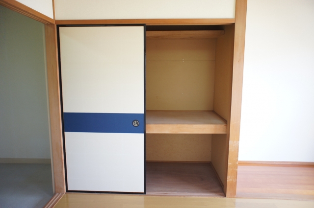 Receipt. Convenient closet