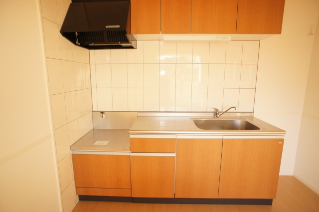 Kitchen. And the dishes easy to loose kitchen