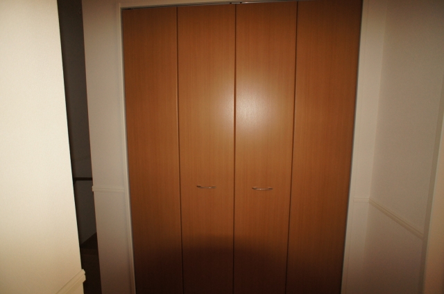 Receipt. Convenient corridor storage