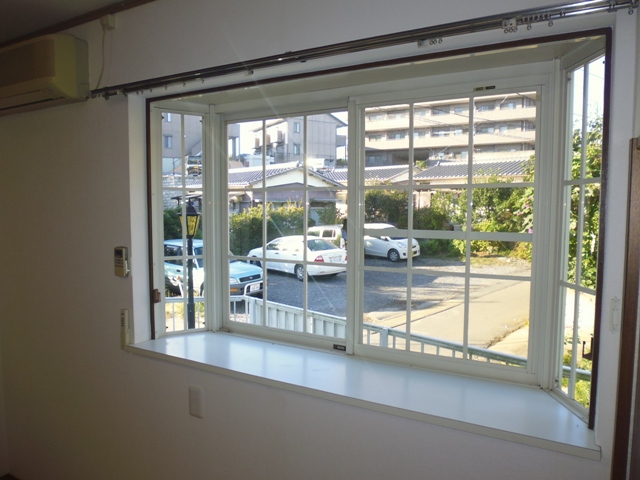 Other. ※ There is a bay window